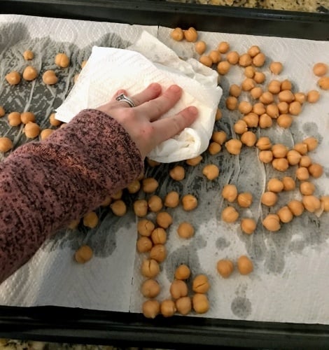 drying chickpeas with paper towel