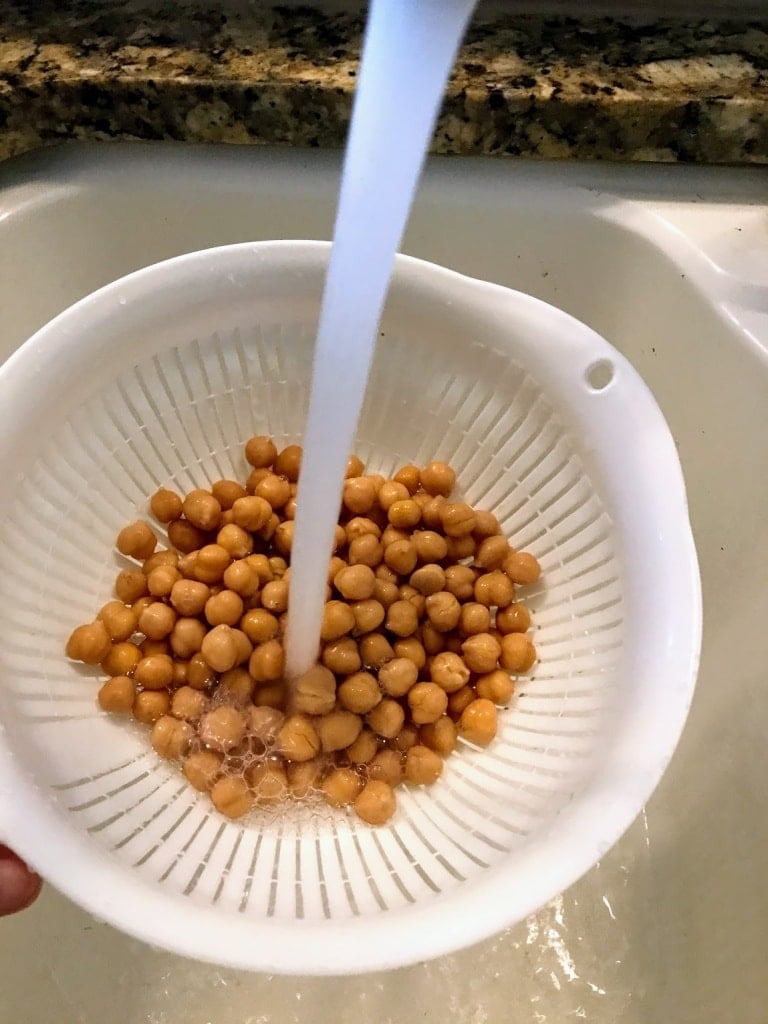 rinsing chickpeas