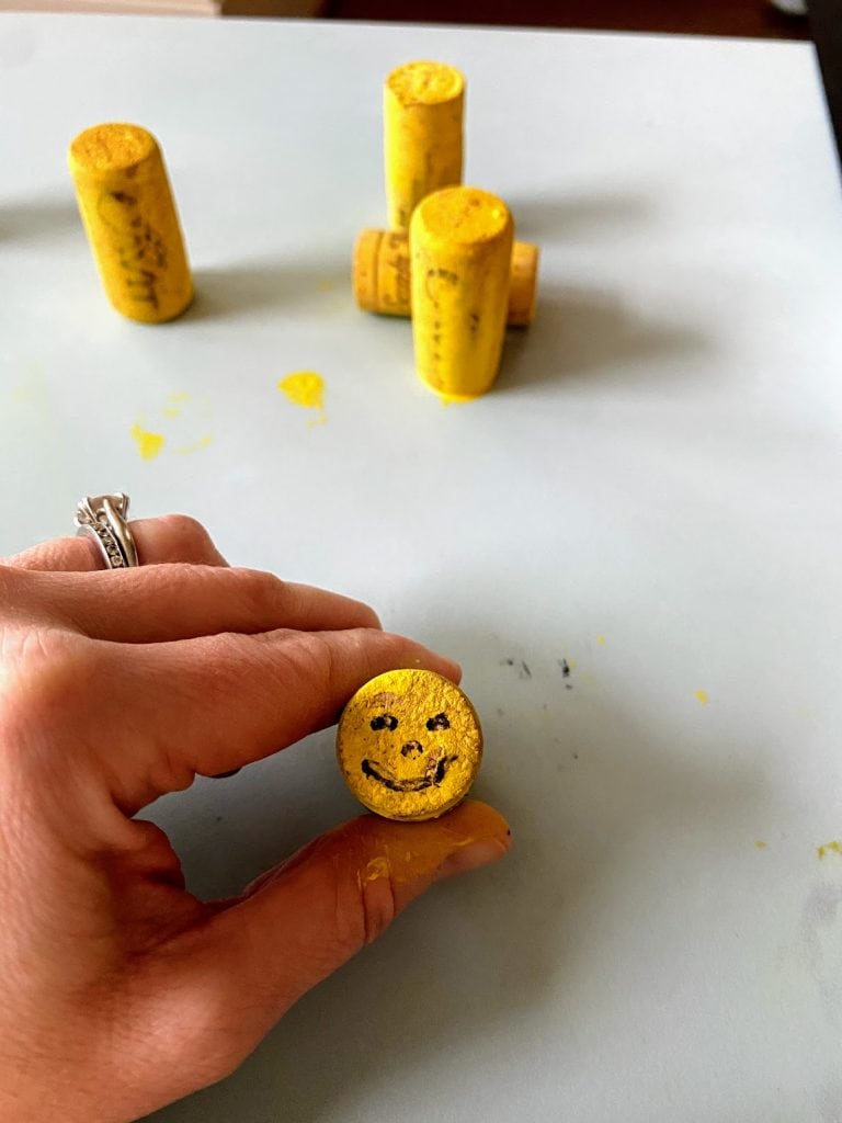 face on cork to show how to make a bee's face