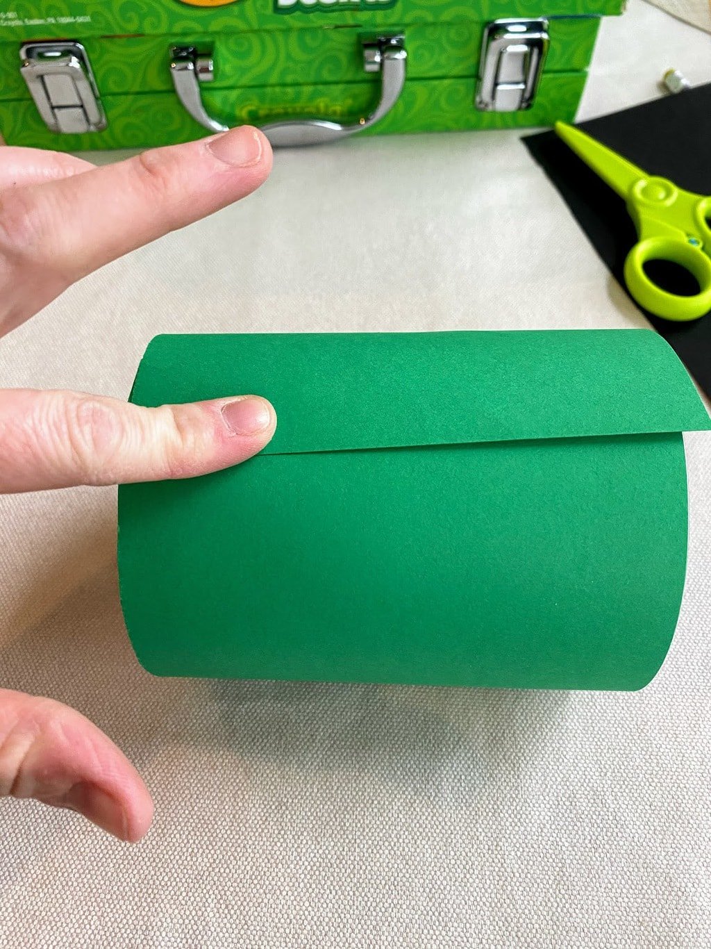 securing green paper to can