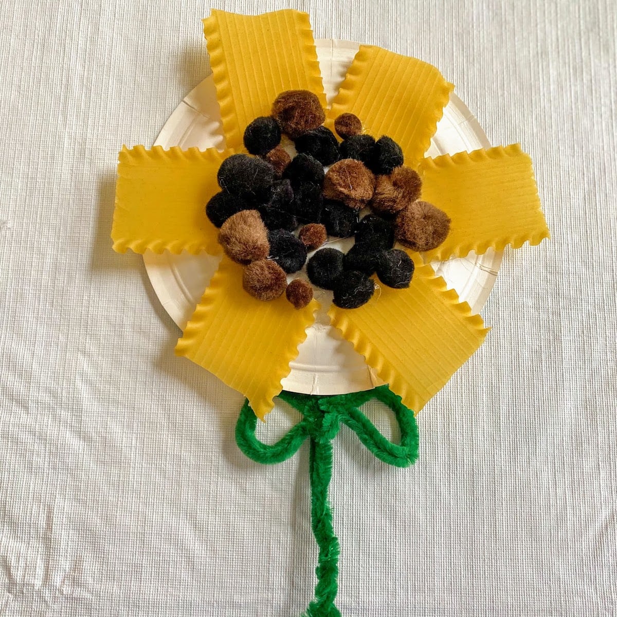 paper plate sunflower with stem