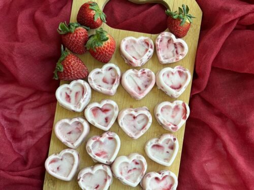 Heart-Shaped Frozen Strawberry Yogurt Bites - Platein28
